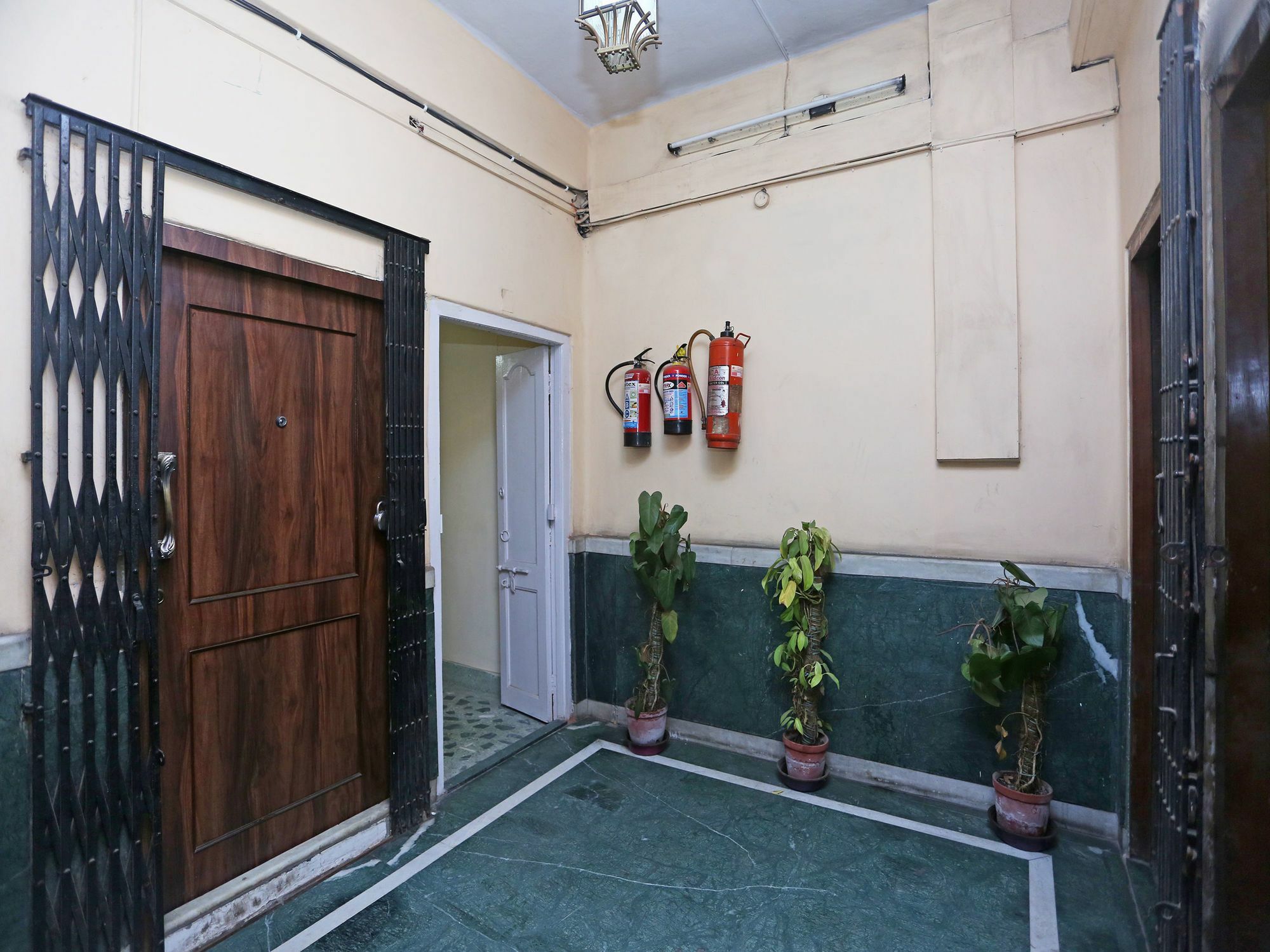 Oyo 9001 Hotel East West コルカタ エクステリア 写真