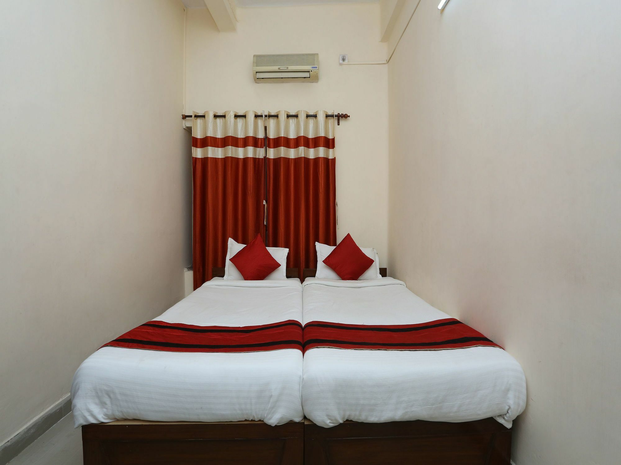 Oyo 9001 Hotel East West コルカタ エクステリア 写真